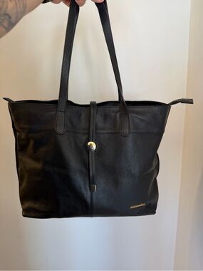 Stella & Max Black Pebbled Tote Bag Zip Top Gold Hardware Double Handles